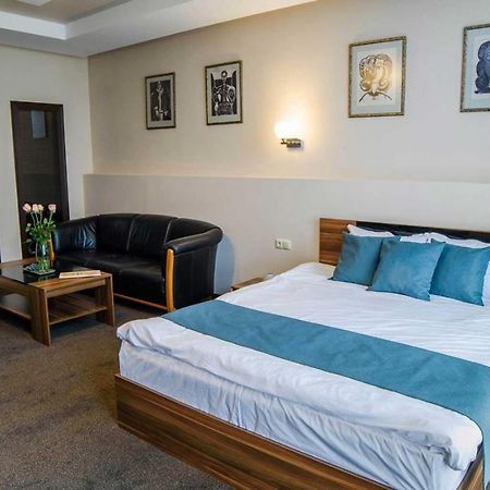Park-Hotel Yambol Eksteriør billede