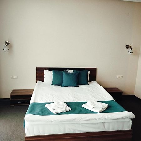 Park-Hotel Yambol Eksteriør billede