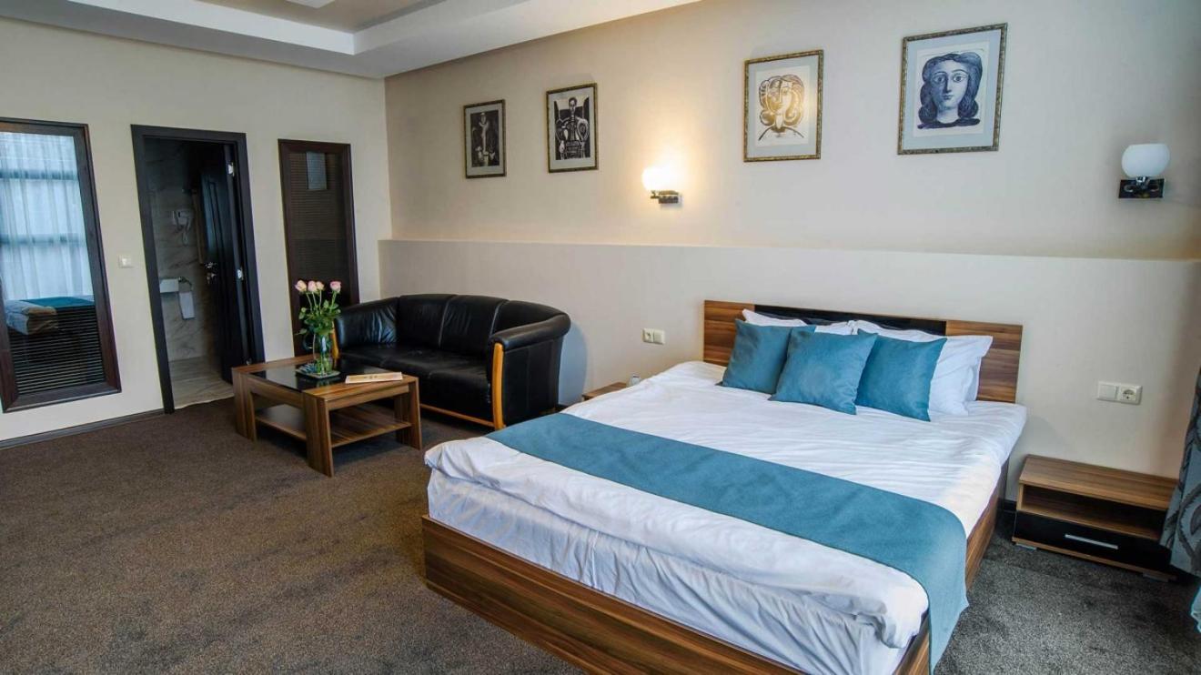 Park-Hotel Yambol Eksteriør billede