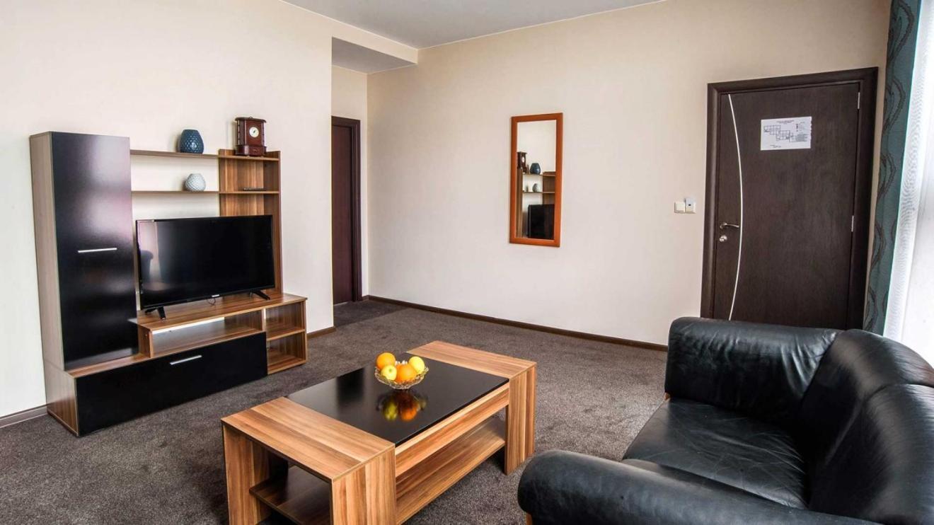 Park-Hotel Yambol Eksteriør billede