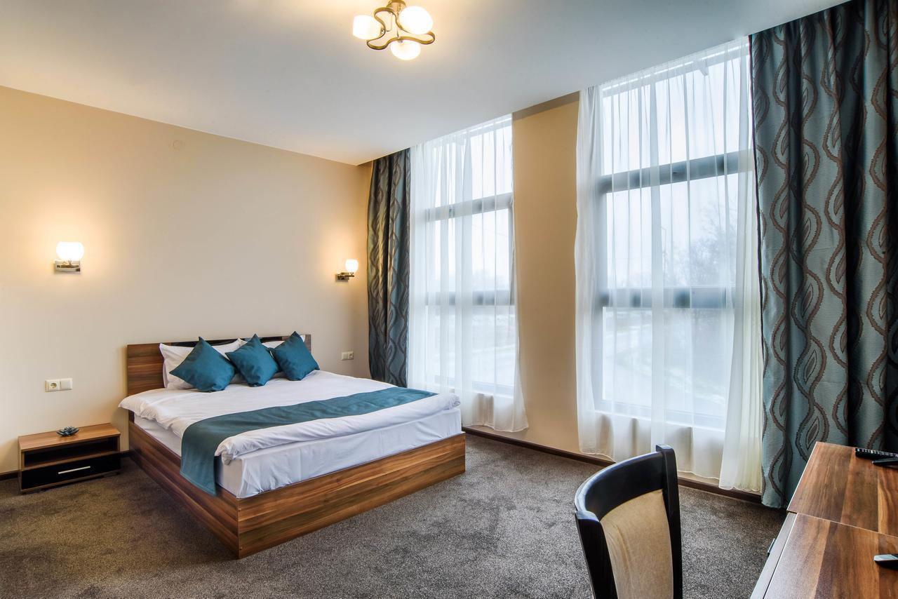 Park-Hotel Yambol Eksteriør billede