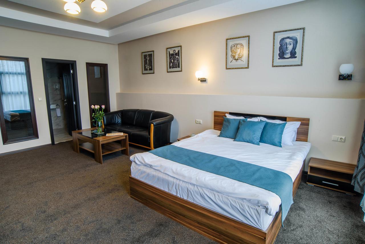 Park-Hotel Yambol Eksteriør billede